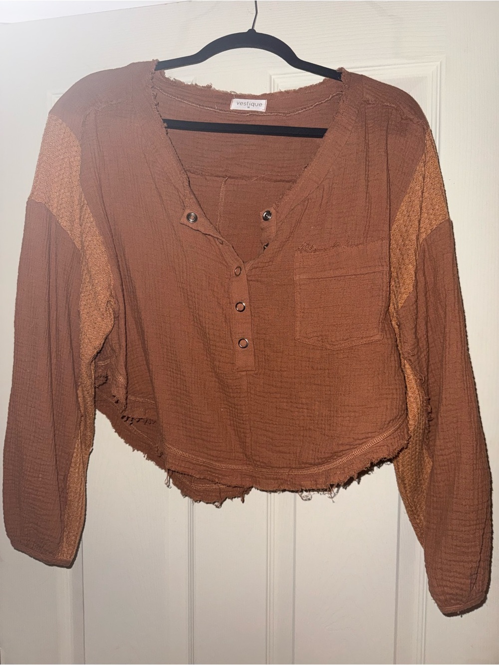 vestique Rust Brown Cropped Henley Pullover